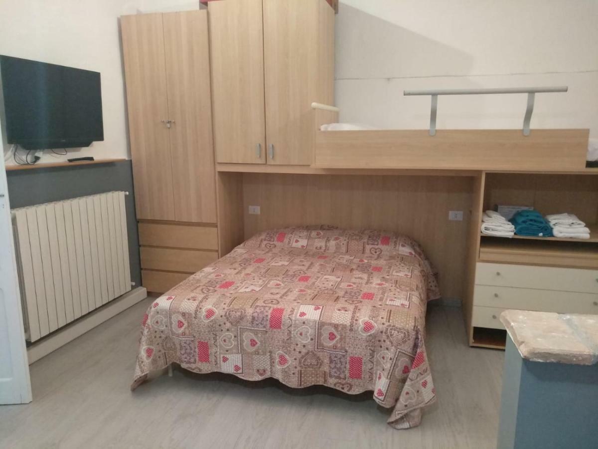 Cardano Apartment Pavia Bagian luar foto
